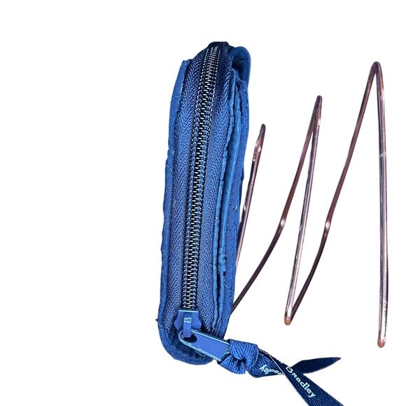 HTF Vera Bradley Merry Mischief Snow Day RFID Turnlock Wallet NWOT - Picture 6 of 11